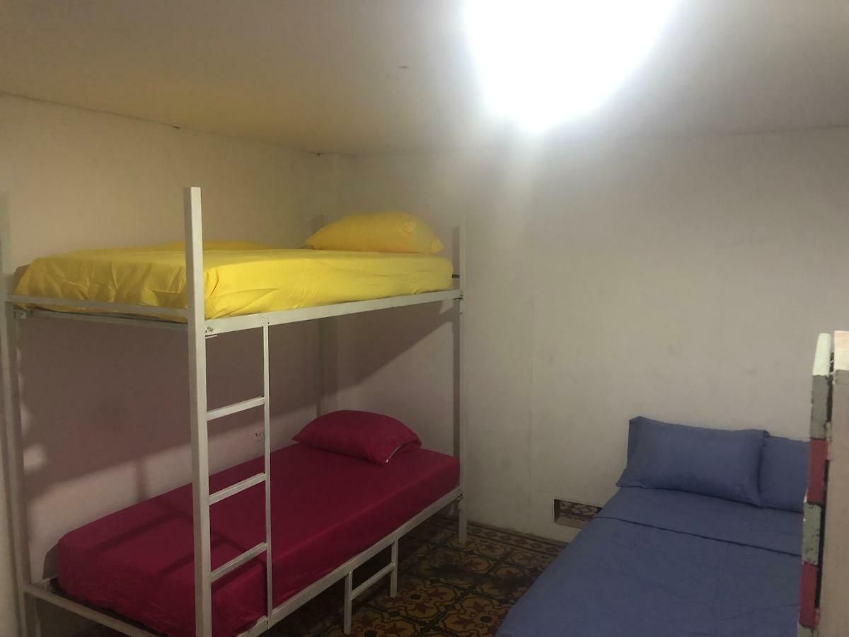 Hostal La Colonia *