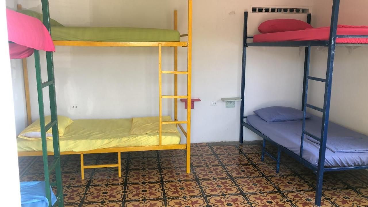 Hostal La Colonia *