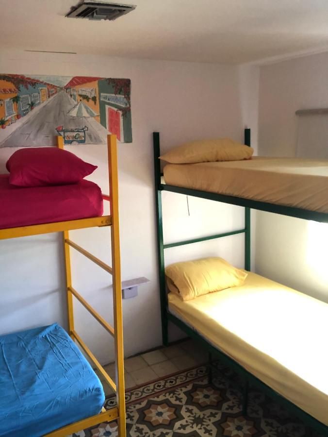 Hostal La Colonia *