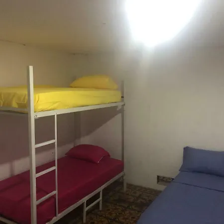 Hostal La Colonia *