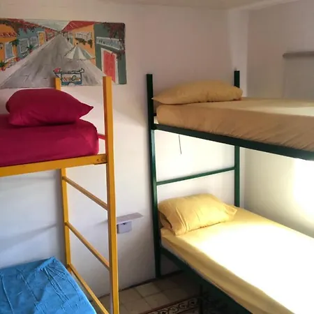 Hostal La Colonia *